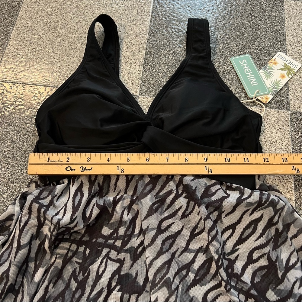 NWT Shekini Women's V-Neck One Piece Skirt Swimsuit- Size Small - Picture 6 of 9